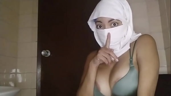 Istrinya Muslim Arab Asli, Nafsu Banget, Masturbasi Sambil Muncratin Memek, Diam-diam Pas Suami Lagi Pergi.