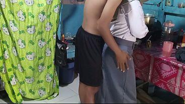 Ngentot Adik Ipar Di Dapur, Siap-siap Berangkat Sekolah Tapi Mending Ngewe Dulu Biar Telat.