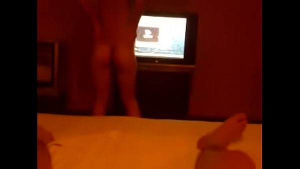 Tonton Video Model China Pamer Tubuh Seksi Di Kamar