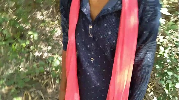 Desi Cewek Ngentot Di Luar, Pacar Digenjot Brutal Gaya Doggy Sama Cowoknya.