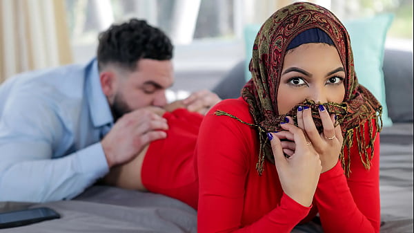 Liatin Stepbro Lagi Ngajarin Stepsis Berhijab Soal Ranjang Sebelum Nikah, Bikin Makin Pengen.