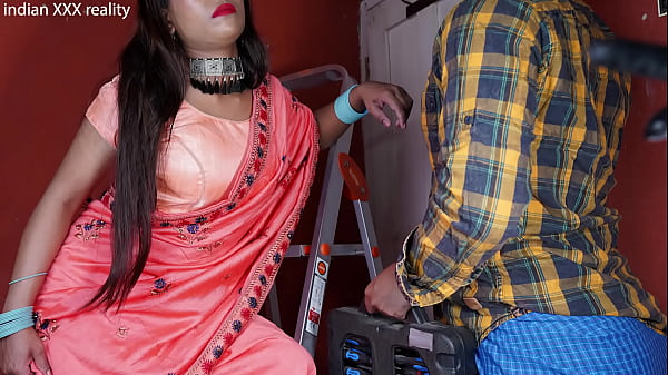 Bapak Montir India Tua Lagi Ngebaaikkan Pipa, Bikin Basah Kuyup Di Kamar Mandi