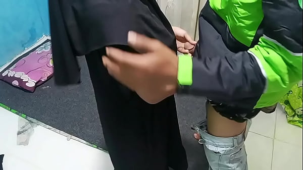 Prank Ajak Ojol Ngentot, Bikin Si Abang Tegang Setengah Mati