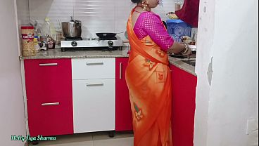 Ibu Rumah Tangga India Lagi Masak Di Dapur, Tiba-tiba Ngentot Keras Sama Kontol Gede